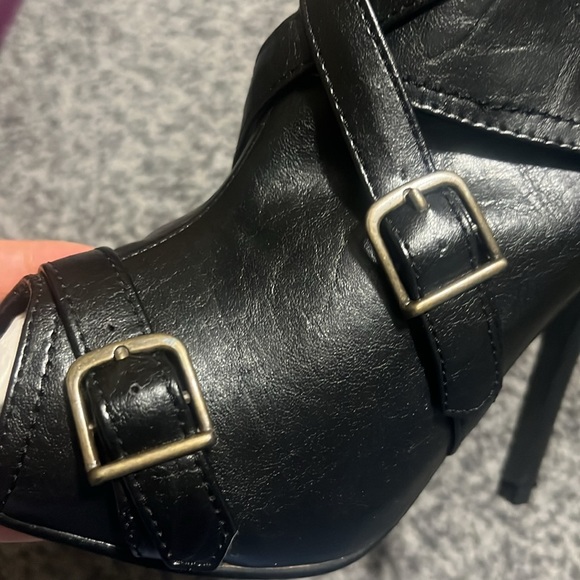 🌸4/$20🌸Bumper Black Opened Toe Booties Size 7 NIB - Picture 10 of 11